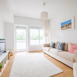 Olivais Spacious Near Airport Apartment